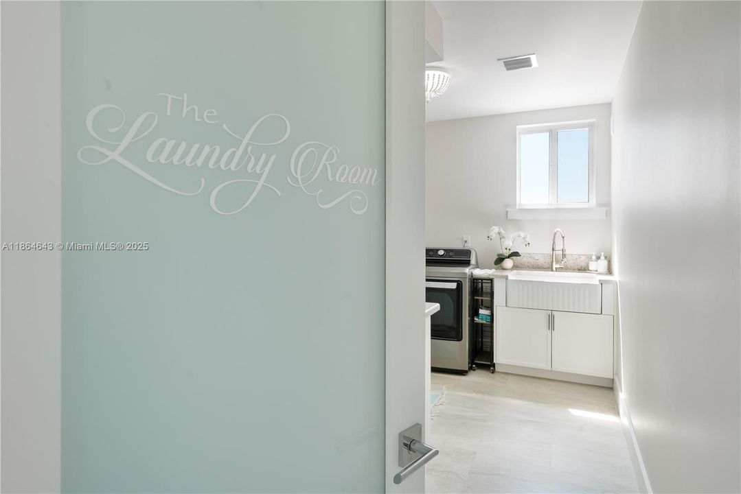 最近售出: $2,500,000 (4 贝兹, 4 浴室, 3362 平方英尺)