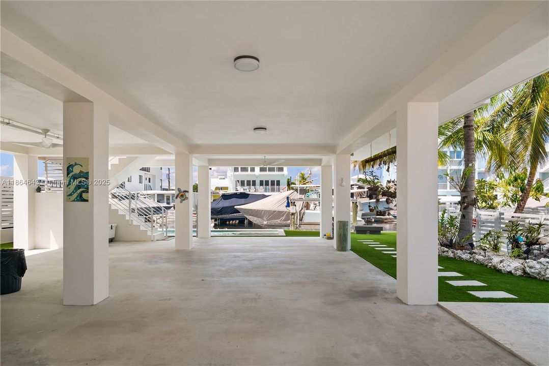 最近售出: $2,500,000 (4 贝兹, 4 浴室, 3362 平方英尺)