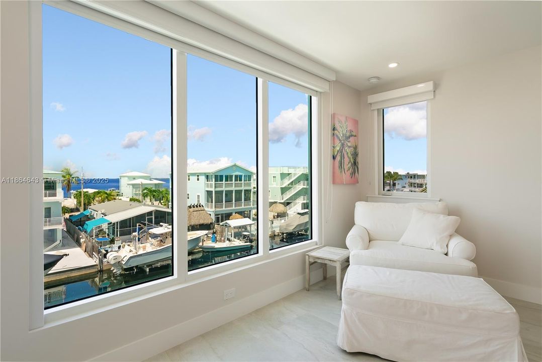 最近售出: $2,500,000 (4 贝兹, 4 浴室, 3362 平方英尺)