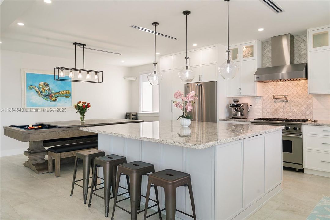 最近售出: $2,500,000 (4 贝兹, 4 浴室, 3362 平方英尺)