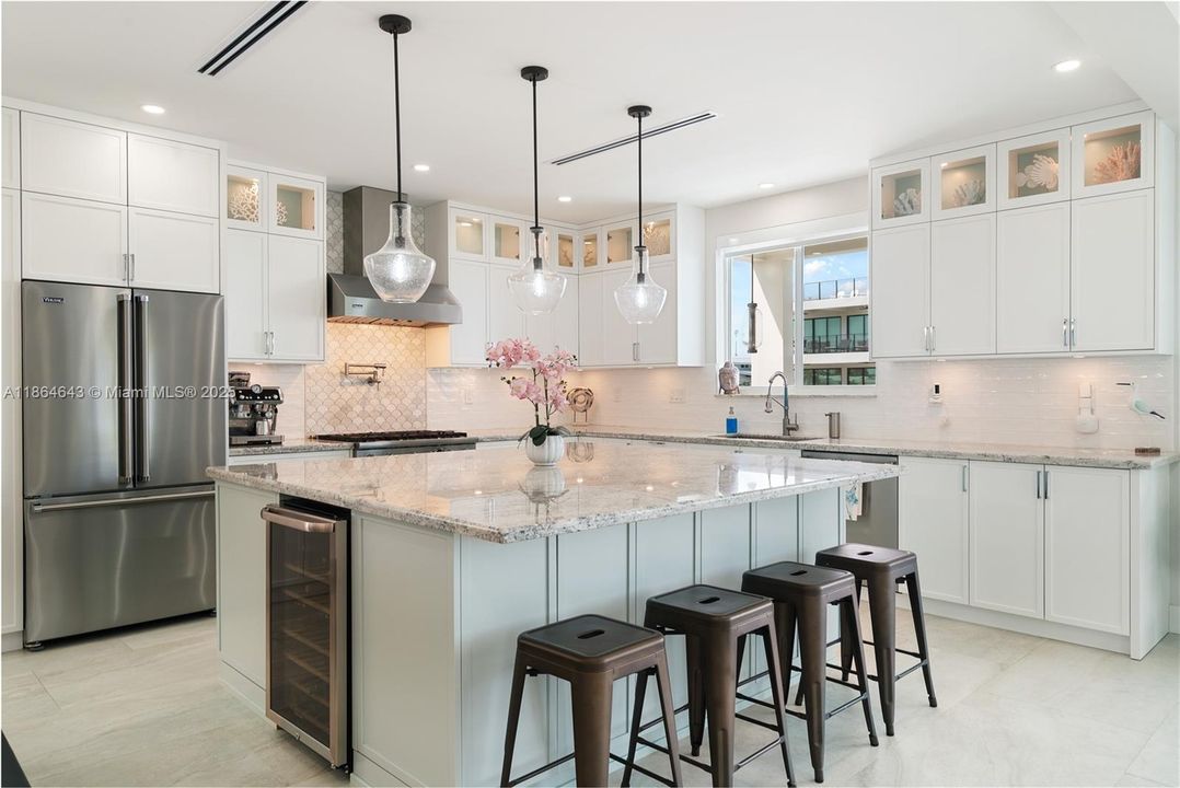 最近售出: $2,500,000 (4 贝兹, 4 浴室, 3362 平方英尺)