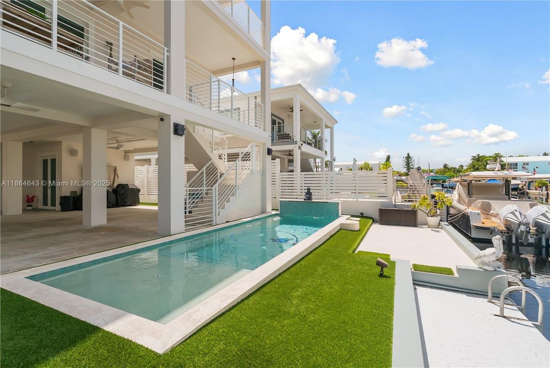 最近售出: $2,500,000 (4 贝兹, 4 浴室, 3362 平方英尺)