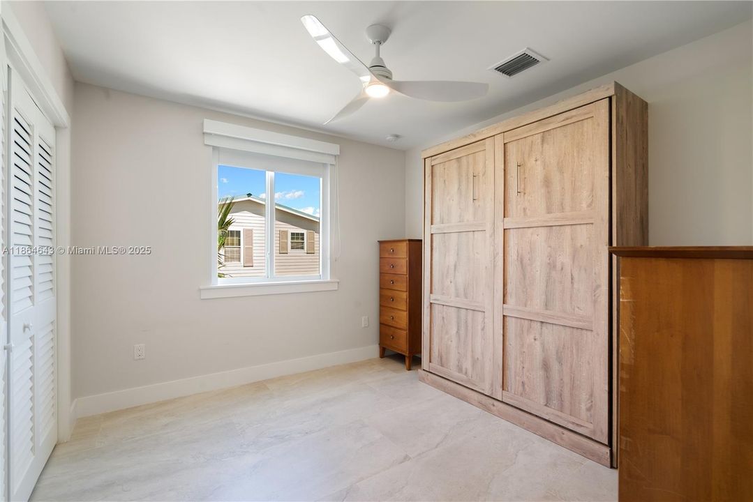 最近售出: $2,500,000 (4 贝兹, 4 浴室, 3362 平方英尺)