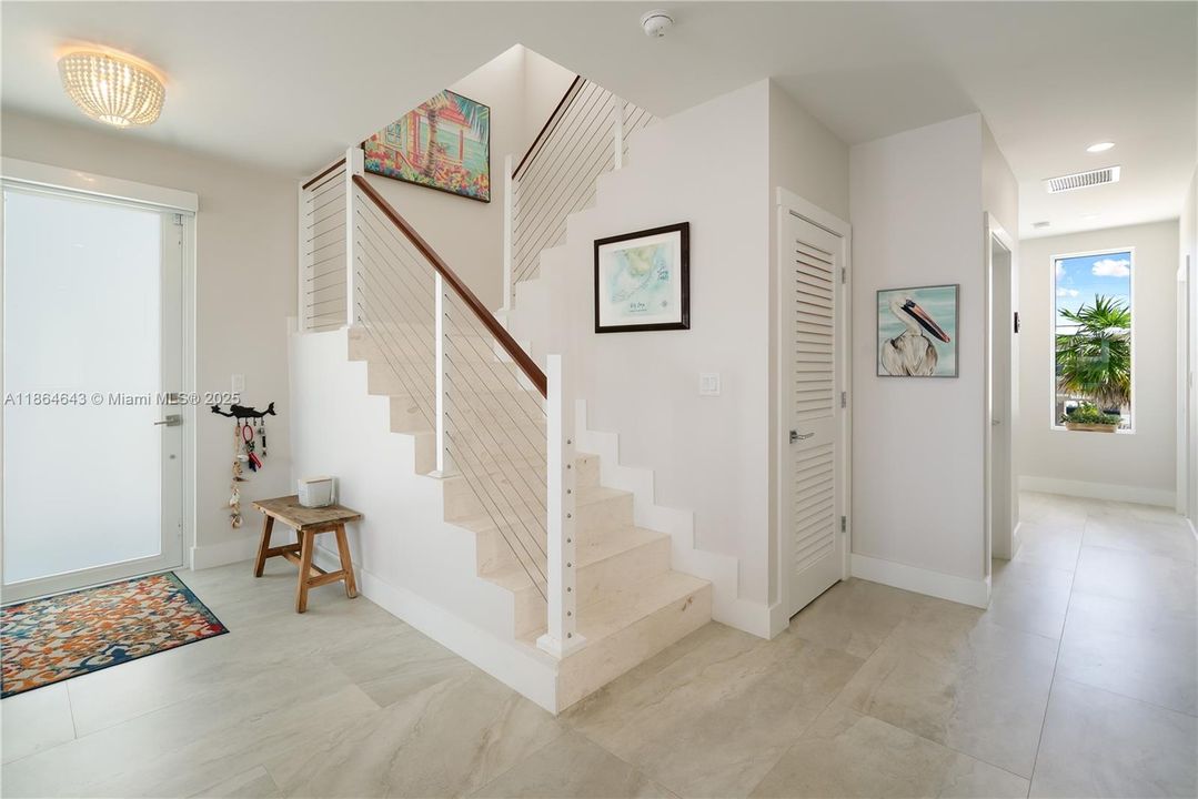 最近售出: $2,500,000 (4 贝兹, 4 浴室, 3362 平方英尺)