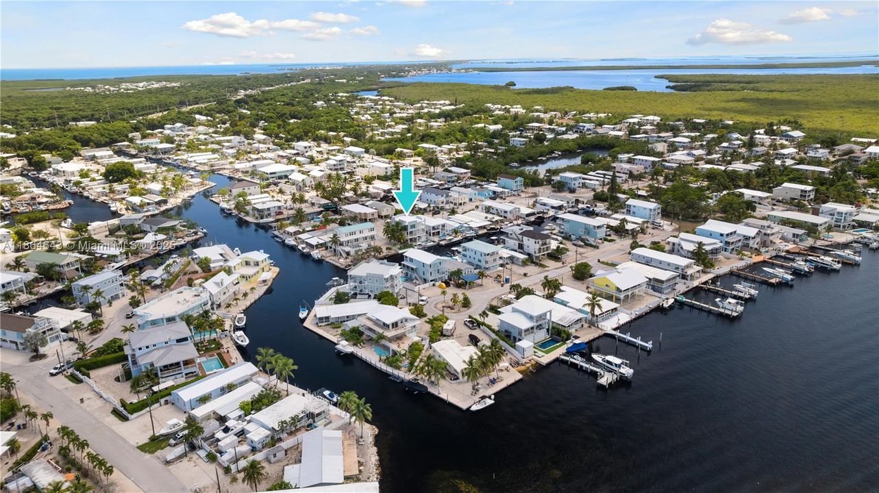 最近售出: $2,500,000 (4 贝兹, 4 浴室, 3362 平方英尺)