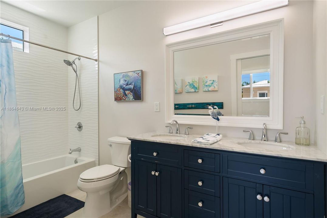 最近售出: $2,500,000 (4 贝兹, 4 浴室, 3362 平方英尺)