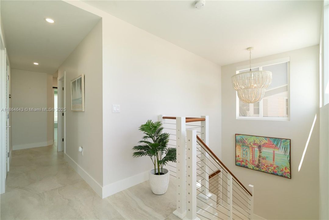 最近售出: $2,500,000 (4 贝兹, 4 浴室, 3362 平方英尺)