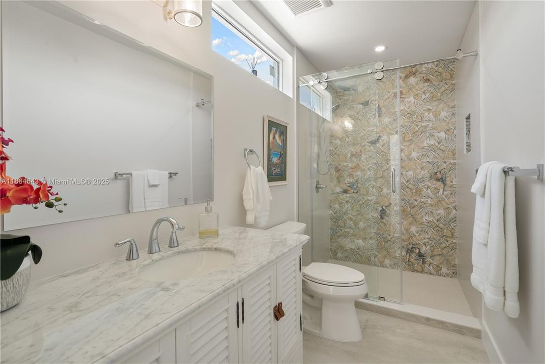 最近售出: $2,500,000 (4 贝兹, 4 浴室, 3362 平方英尺)