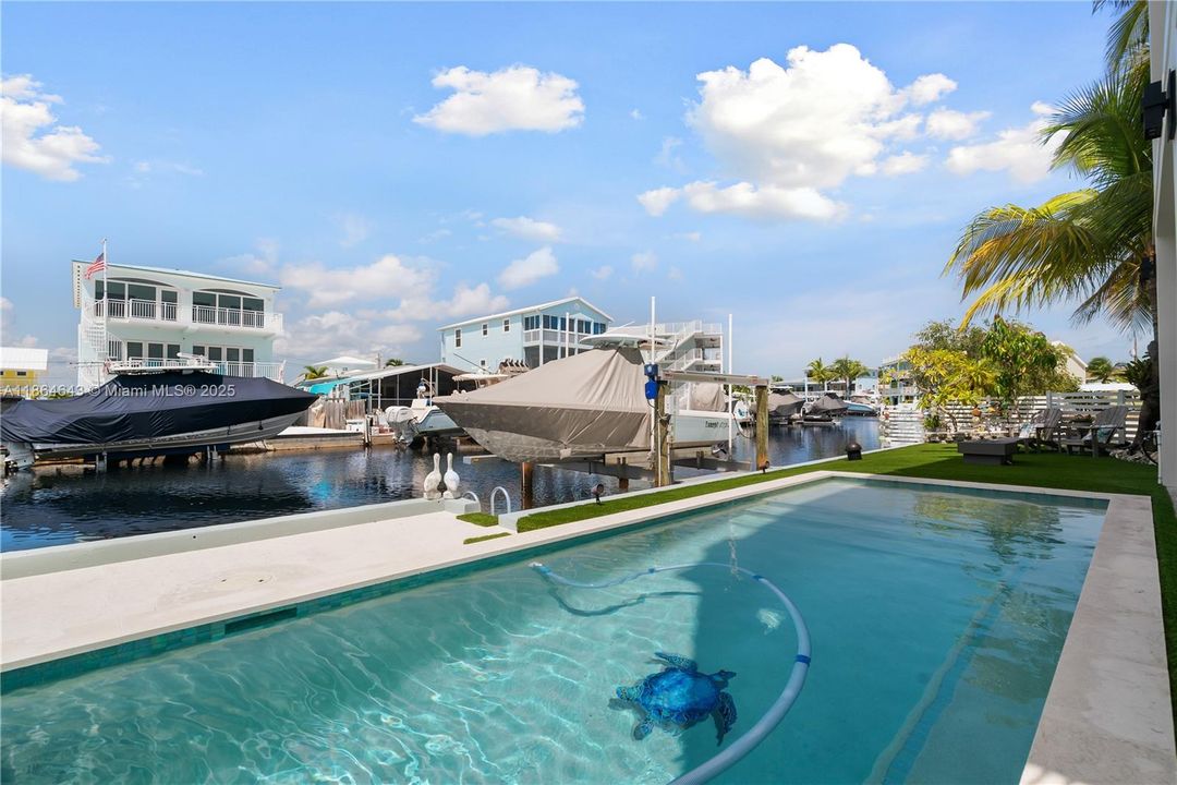 最近售出: $2,500,000 (4 贝兹, 4 浴室, 3362 平方英尺)