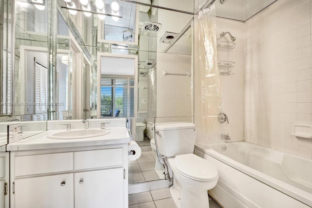 待售: $670,000 (1 贝兹, 1 浴室, 1038 平方英尺)