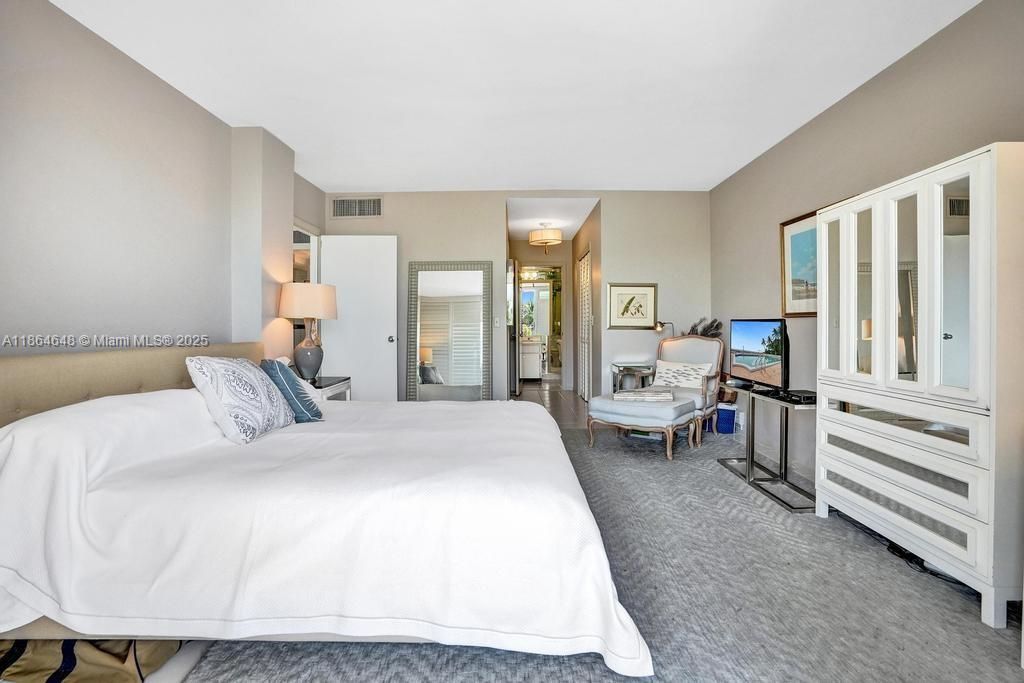 待售: $670,000 (1 贝兹, 1 浴室, 1038 平方英尺)