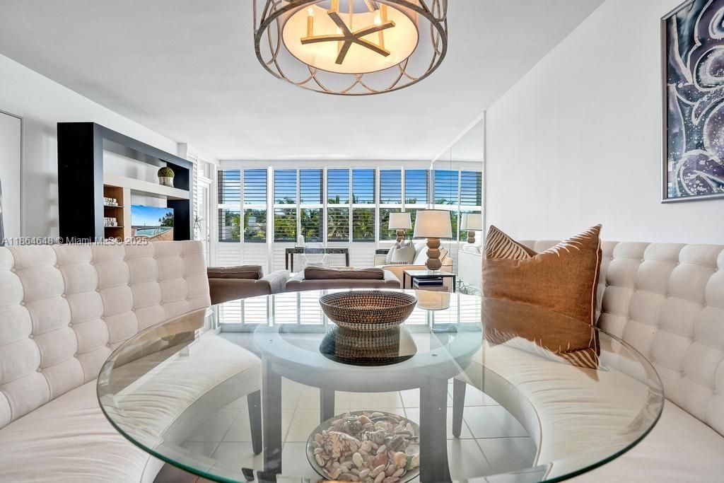 待售: $670,000 (1 贝兹, 1 浴室, 1038 平方英尺)