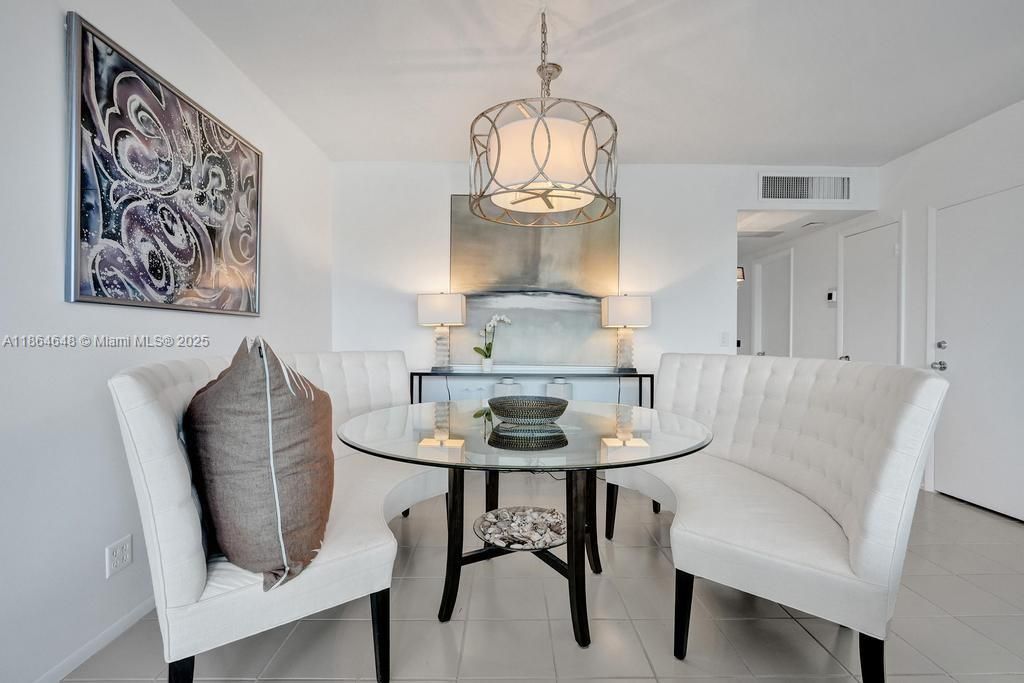 待售: $670,000 (1 贝兹, 1 浴室, 1038 平方英尺)