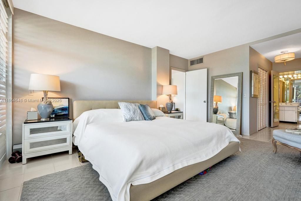 待售: $670,000 (1 贝兹, 1 浴室, 1038 平方英尺)