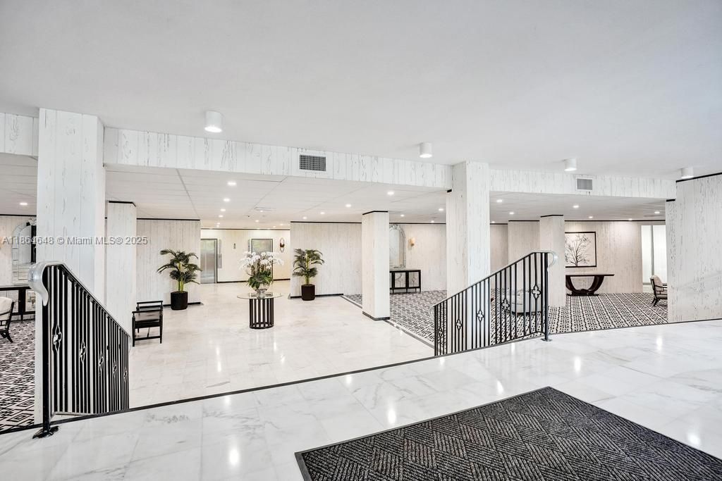 待售: $670,000 (1 贝兹, 1 浴室, 1038 平方英尺)