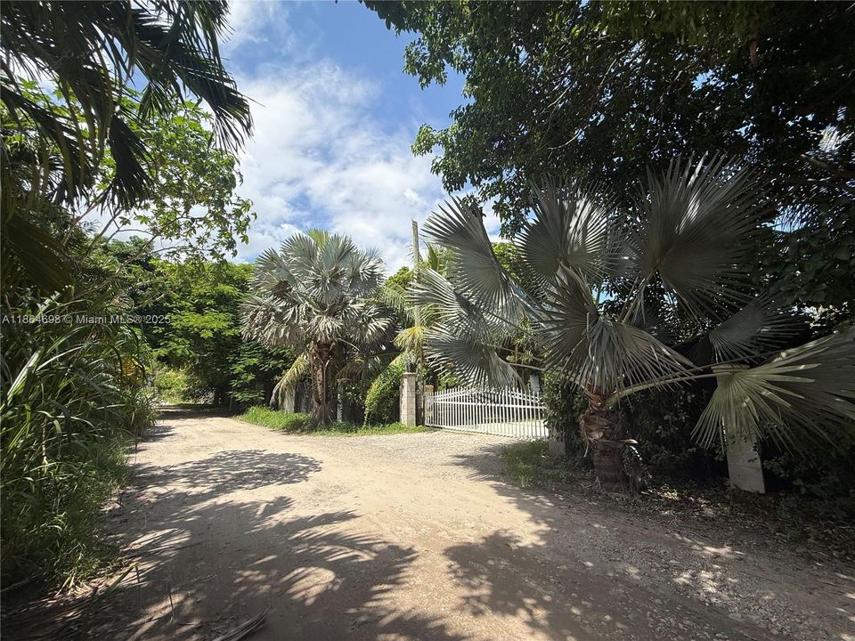 待售: $2,500,000 (4 贝兹, 2 浴室, 3308 平方英尺)