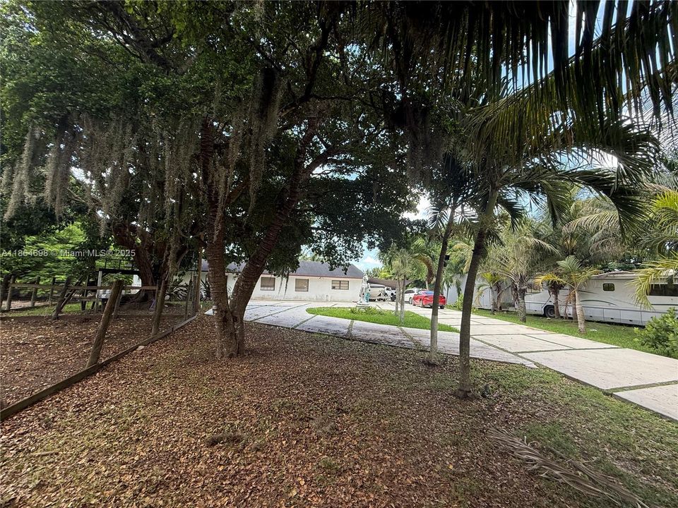 待售: $2,500,000 (4 贝兹, 2 浴室, 3308 平方英尺)