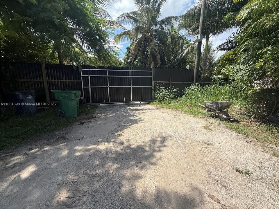 待售: $2,500,000 (4 贝兹, 2 浴室, 3308 平方英尺)