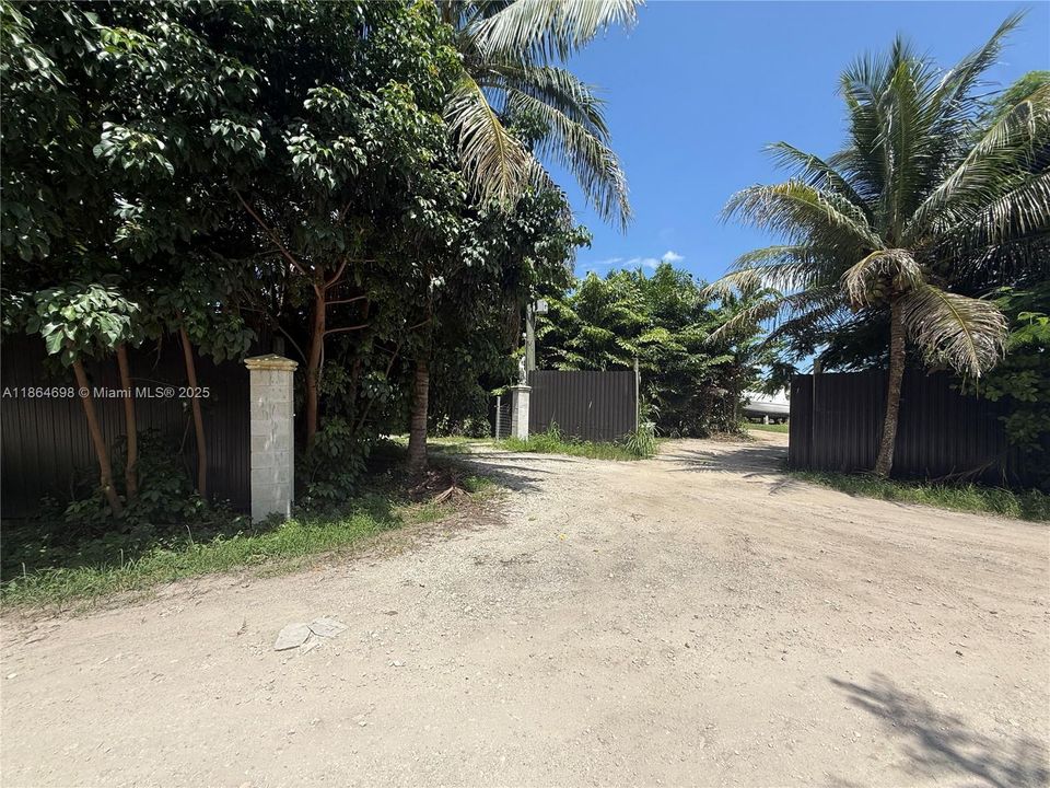 待售: $2,500,000 (4 贝兹, 2 浴室, 3308 平方英尺)