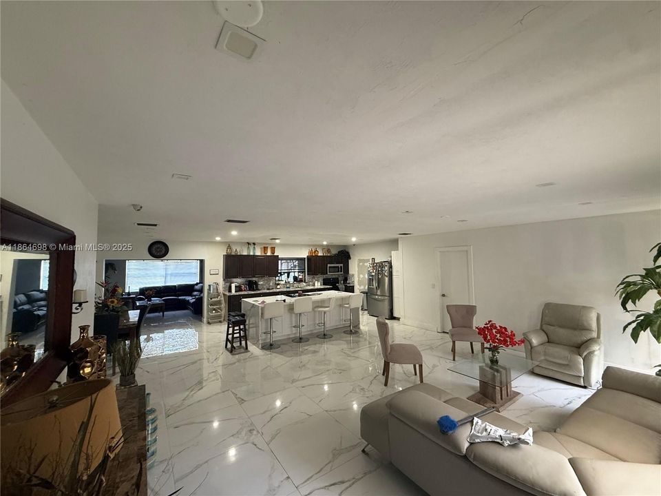 待售: $2,500,000 (4 贝兹, 2 浴室, 3308 平方英尺)