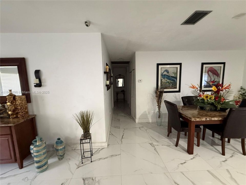 待售: $2,500,000 (4 贝兹, 2 浴室, 3308 平方英尺)