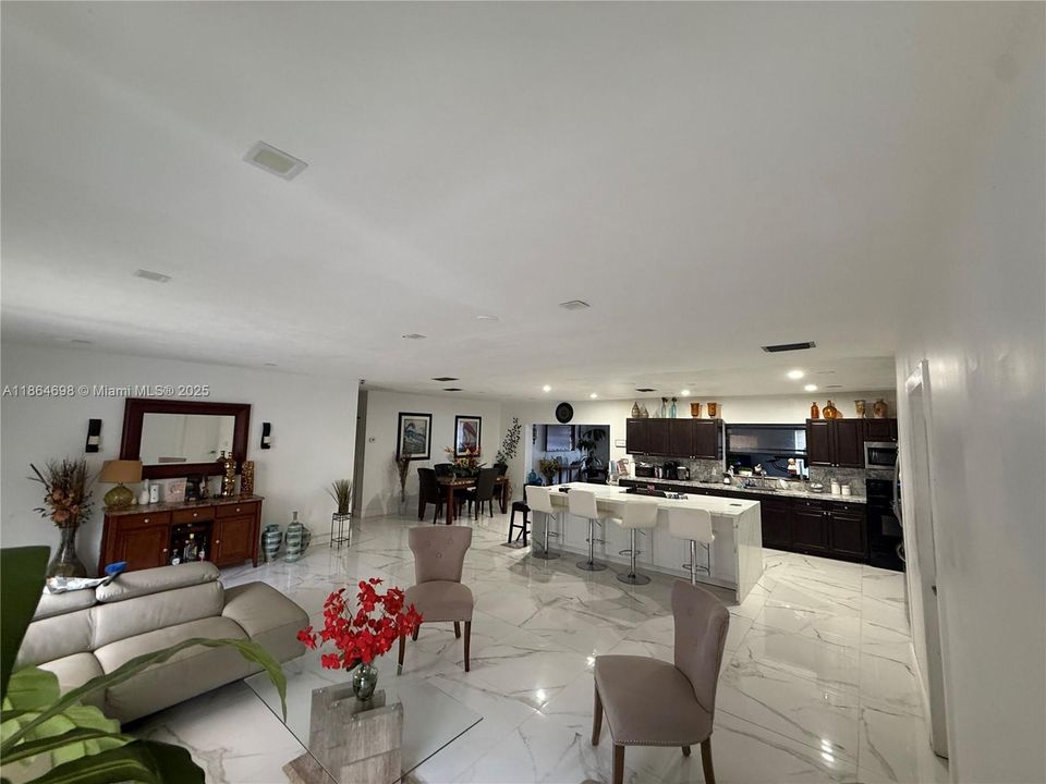 待售: $2,500,000 (4 贝兹, 2 浴室, 3308 平方英尺)