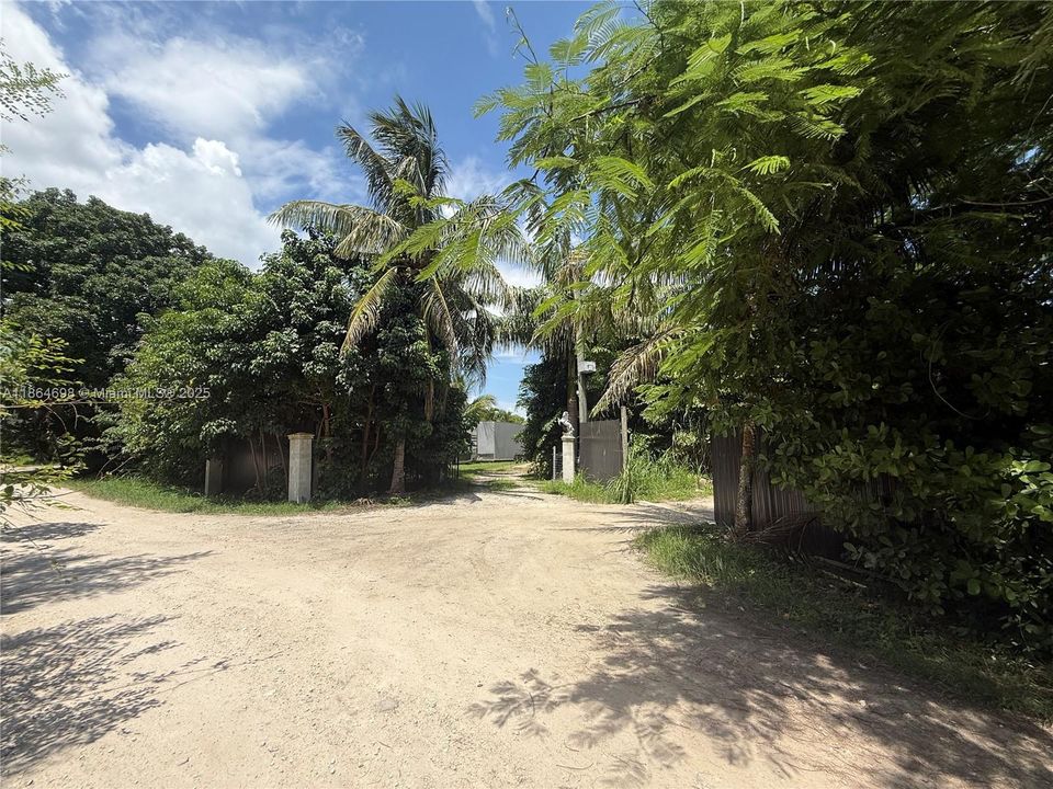 待售: $2,500,000 (4 贝兹, 2 浴室, 3308 平方英尺)