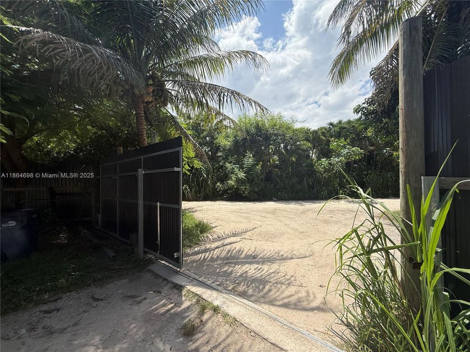 待售: $2,500,000 (4 贝兹, 2 浴室, 3308 平方英尺)