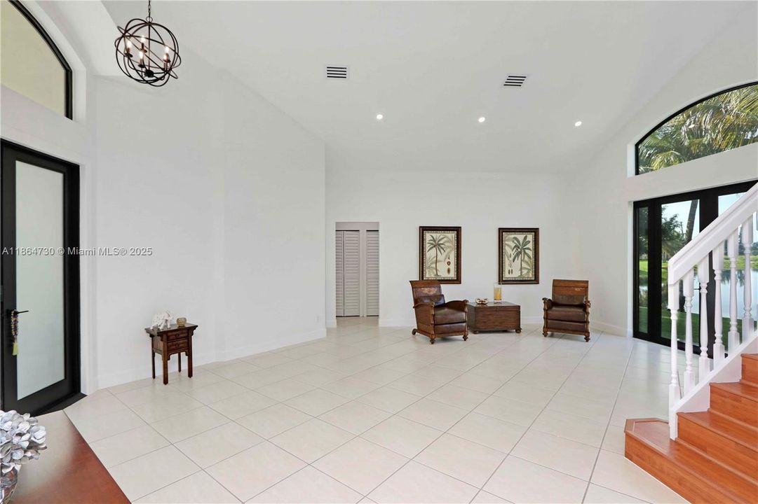 Под контрактом: $1,075,000 (5 спален, 3 ванн, 3305 Квадратных фут)