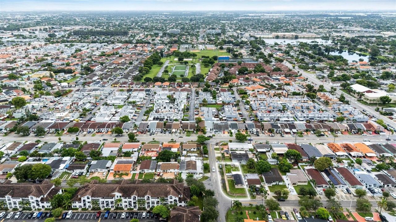 合同活跃: $485,000 (2 贝兹, 1 浴室, 1060 平方英尺)