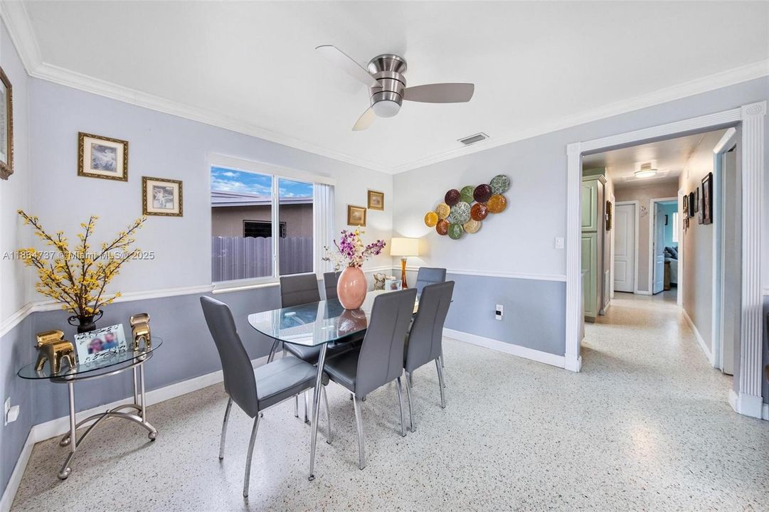 合同活跃: $485,000 (2 贝兹, 1 浴室, 1060 平方英尺)