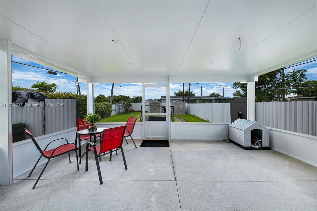 合同活跃: $485,000 (2 贝兹, 1 浴室, 1060 平方英尺)