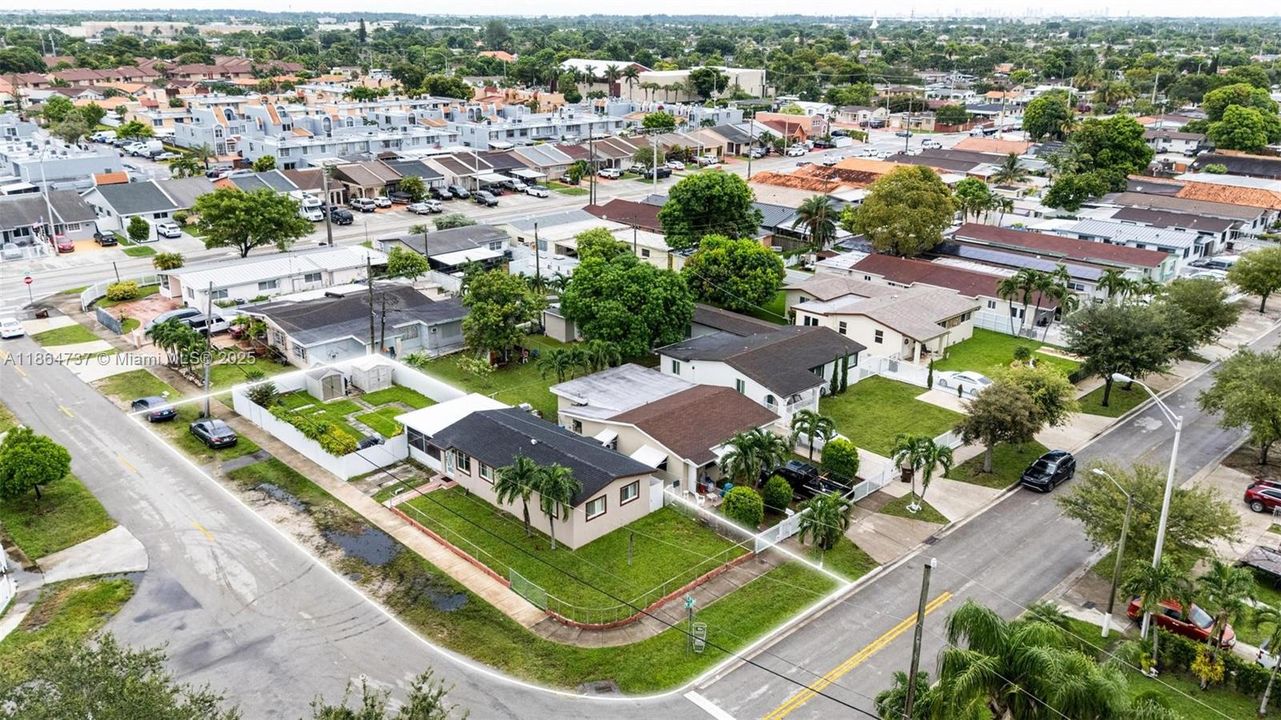 合同活跃: $485,000 (2 贝兹, 1 浴室, 1060 平方英尺)