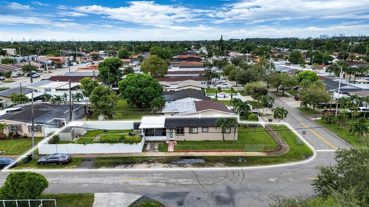 合同活跃: $485,000 (2 贝兹, 1 浴室, 1060 平方英尺)