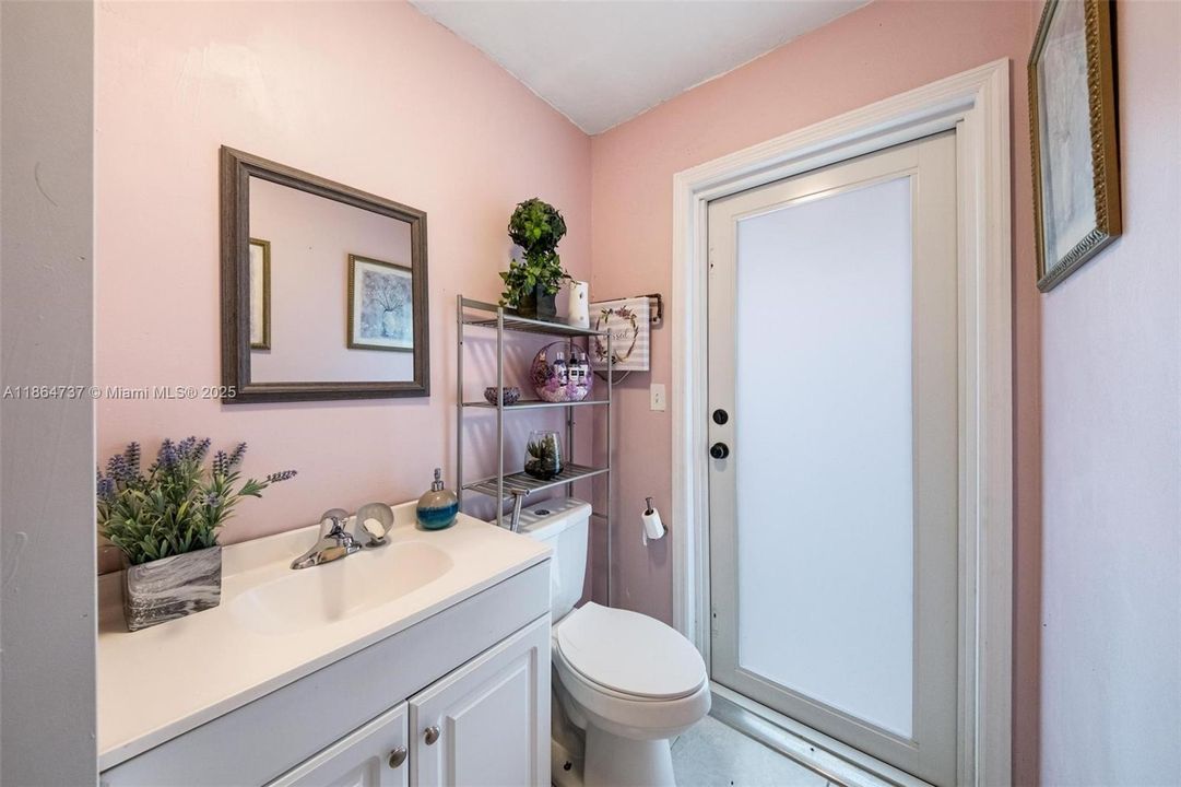 合同活跃: $485,000 (2 贝兹, 1 浴室, 1060 平方英尺)