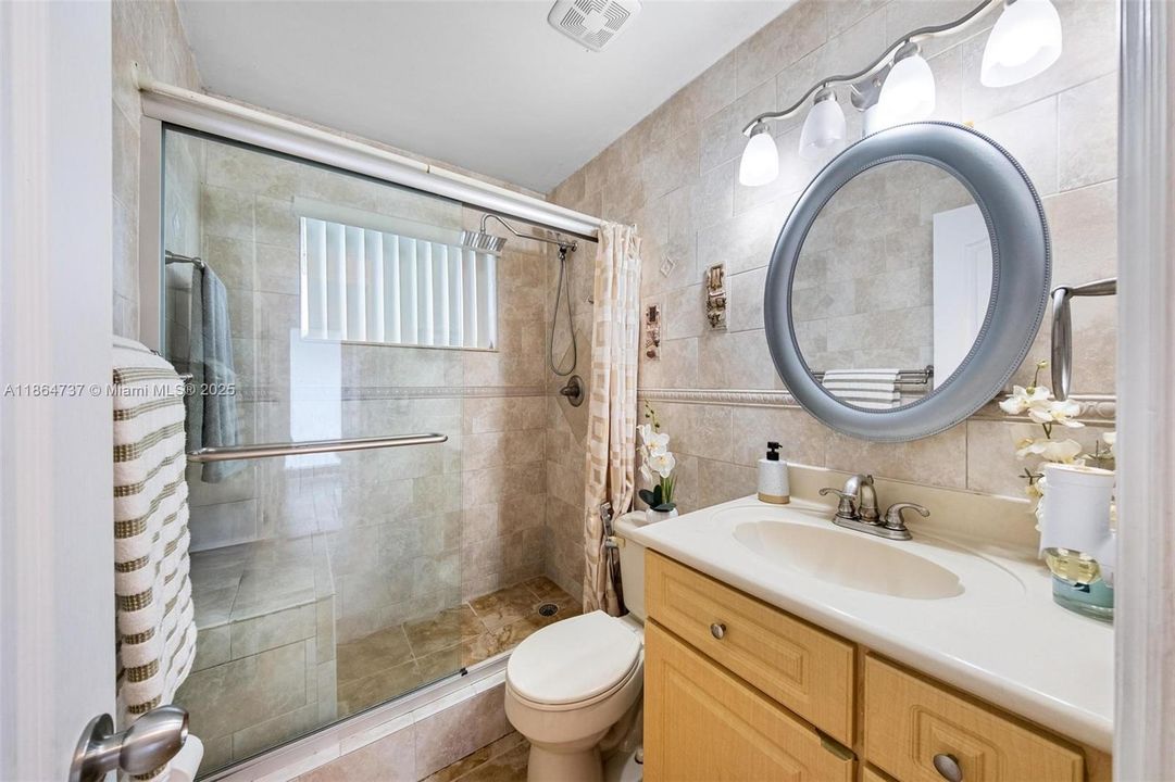 合同活跃: $485,000 (2 贝兹, 1 浴室, 1060 平方英尺)