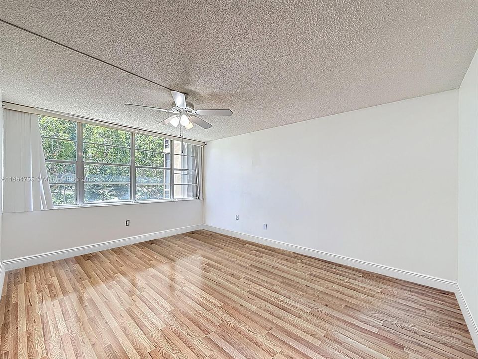 Vendido Recientemente: $134,900 (2 camas, 2 baños, 1120 Pies cuadrados)