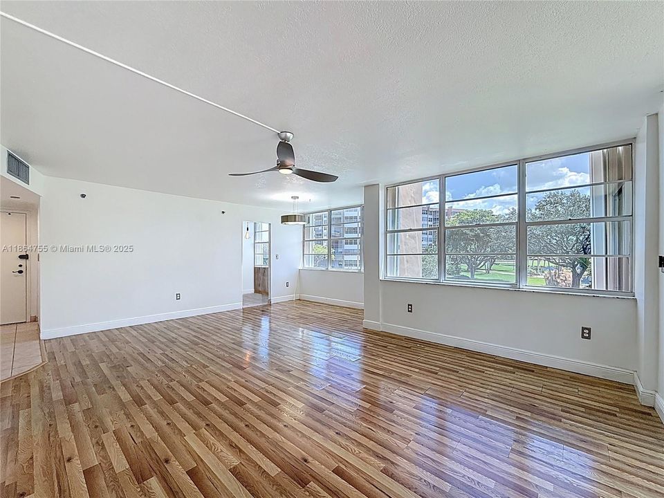 Vendido Recientemente: $134,900 (2 camas, 2 baños, 1120 Pies cuadrados)