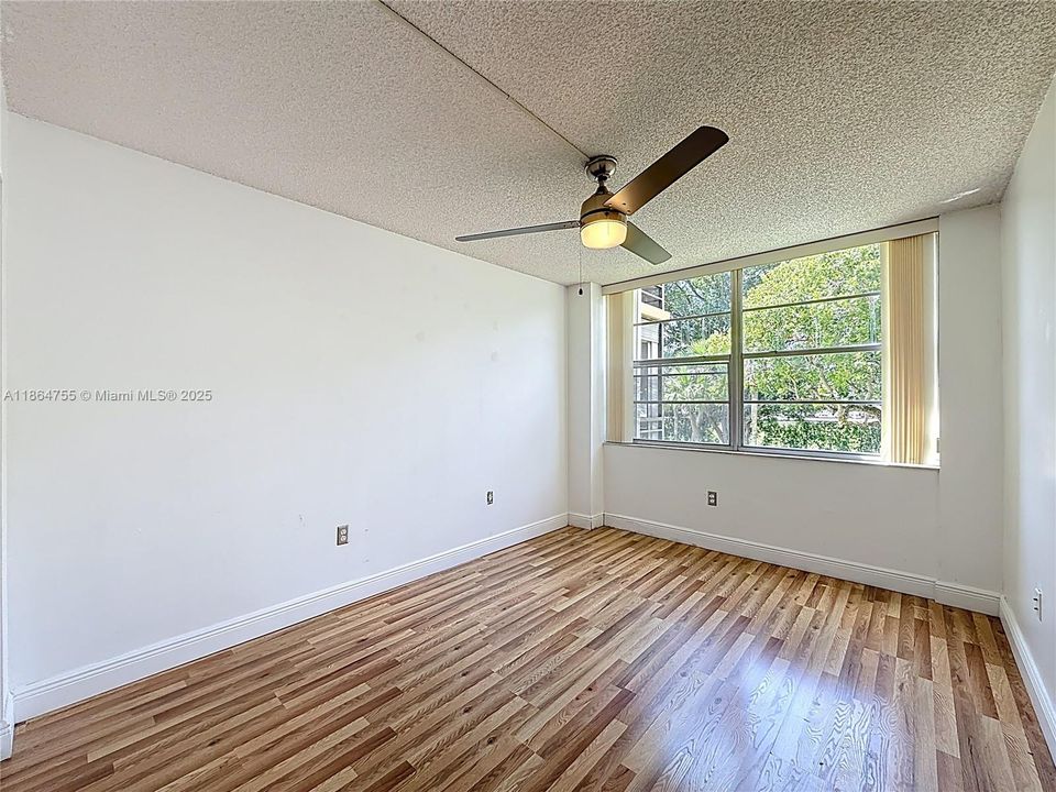 Vendido Recientemente: $134,900 (2 camas, 2 baños, 1120 Pies cuadrados)