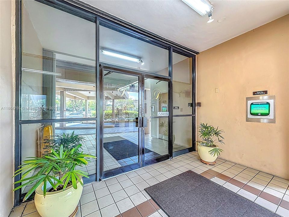 Vendido Recientemente: $134,900 (2 camas, 2 baños, 1120 Pies cuadrados)