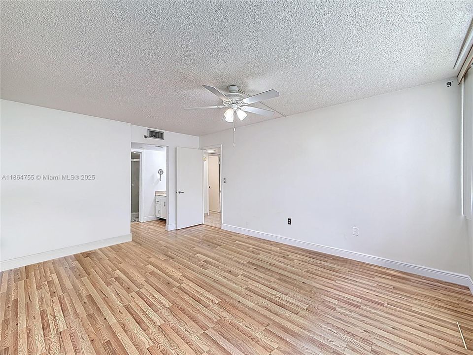 Vendido Recientemente: $134,900 (2 camas, 2 baños, 1120 Pies cuadrados)