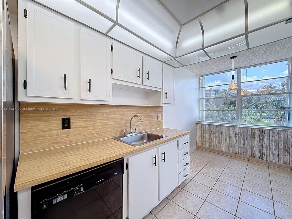 Vendido Recientemente: $134,900 (2 camas, 2 baños, 1120 Pies cuadrados)