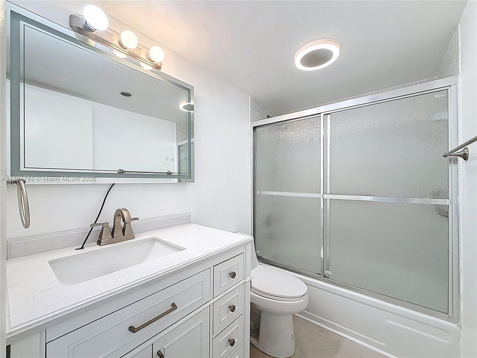 Vendido Recientemente: $134,900 (2 camas, 2 baños, 1120 Pies cuadrados)