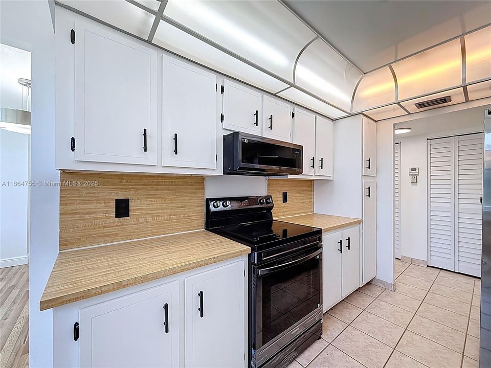 Vendido Recientemente: $134,900 (2 camas, 2 baños, 1120 Pies cuadrados)