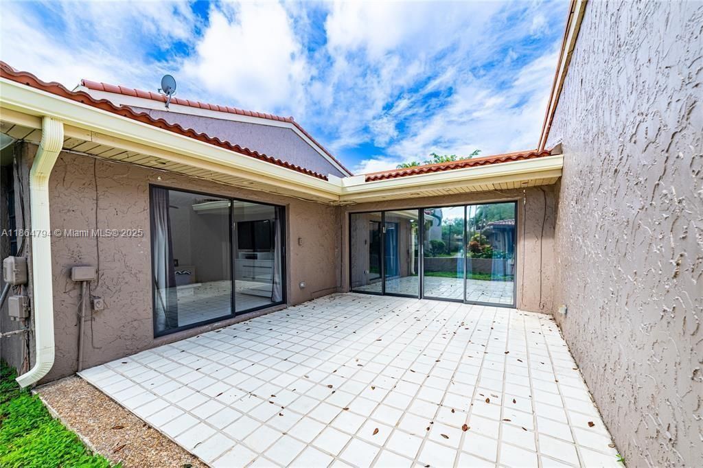 На продажу: $379,000 (3 спален, 2 ванн, 1615 Квадратных фут)