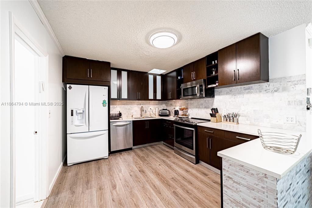 На продажу: $379,000 (3 спален, 2 ванн, 1615 Квадратных фут)