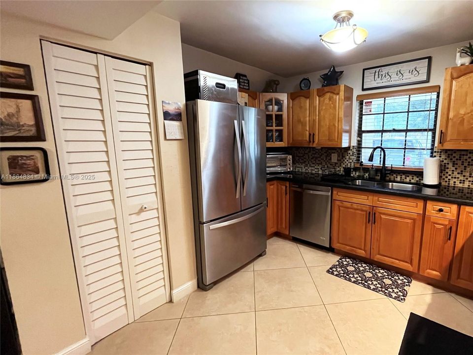 Recently Sold: $350,000 (2 beds, 2 baths, 1616 Square Feet)