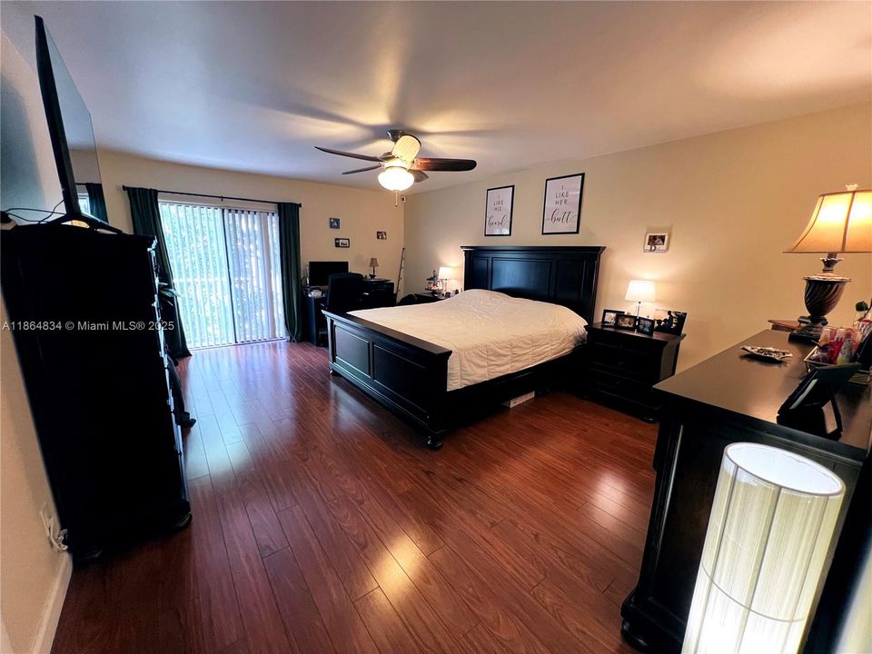 Recently Sold: $350,000 (2 beds, 2 baths, 1616 Square Feet)