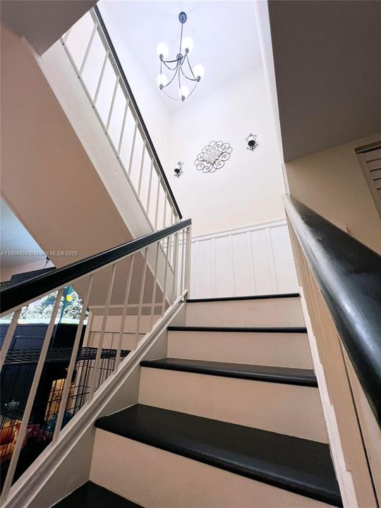 Recently Sold: $350,000 (2 beds, 2 baths, 1616 Square Feet)