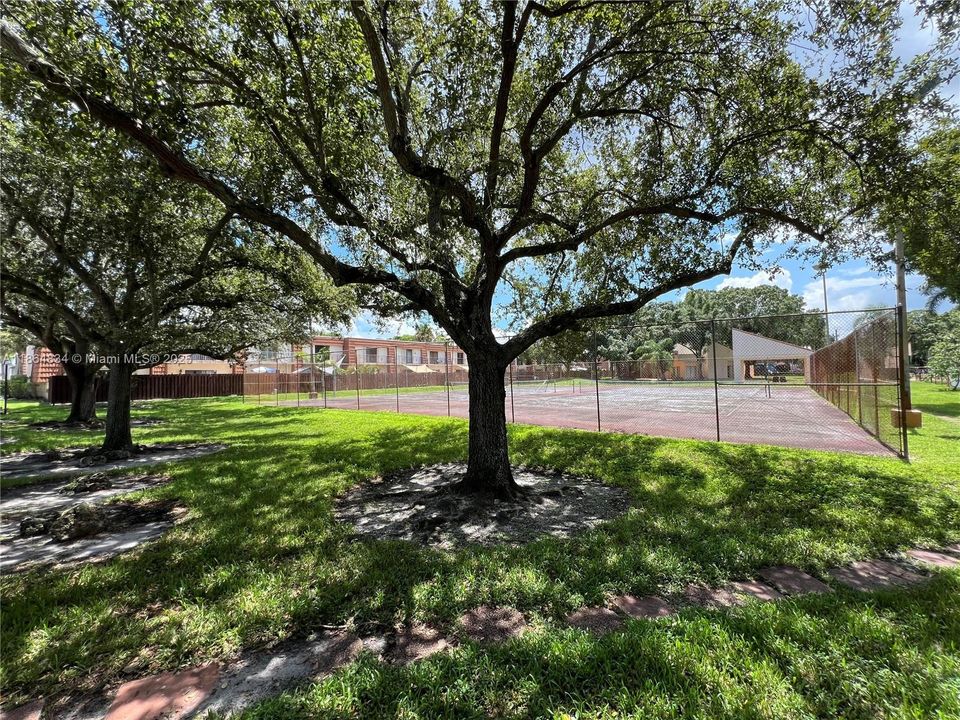 Recently Sold: $350,000 (2 beds, 2 baths, 1616 Square Feet)